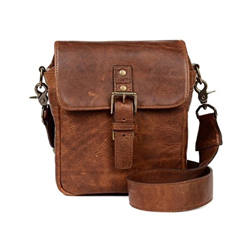 Intérieur soigné pour ce sac sacoche rectangulaire Caméra bag en cuir ultra compact, sacoche homme photo en cuir cognac, Ona